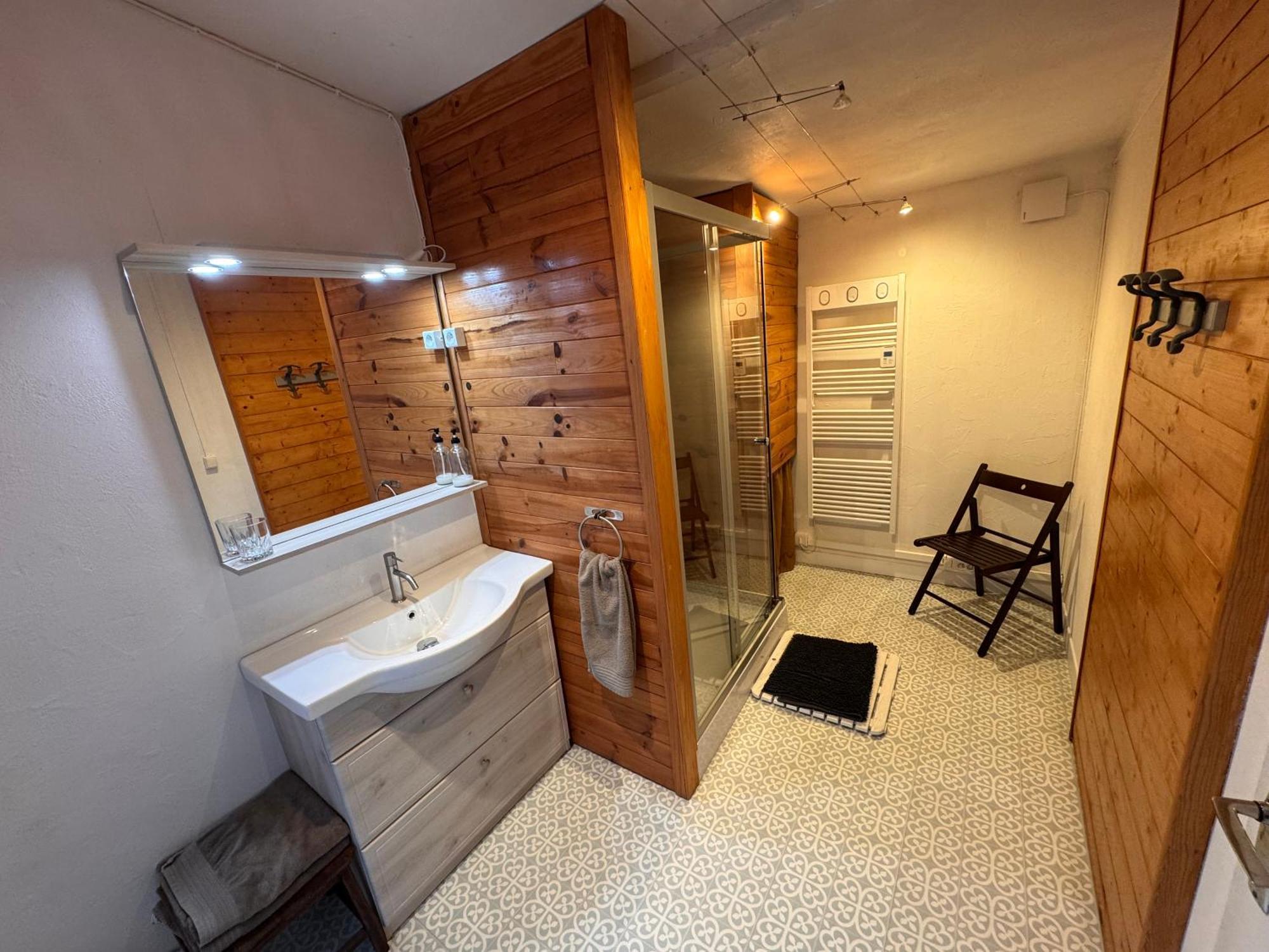 Apartment Ravissante Avec Parking Sur Place. Pessac